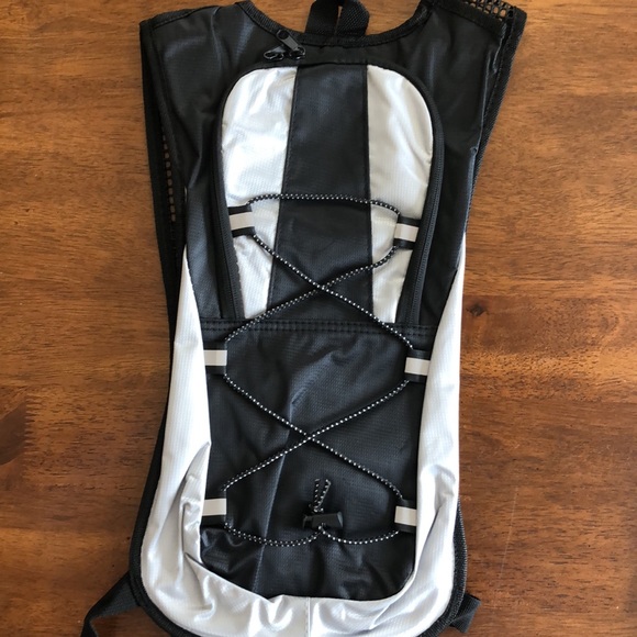 NWOT KOOVAGI Hydration Backpack with CHERAINTI Water Bladder - Picture 2 of 9